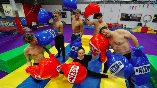 SUPER FUNNY FAMILY BOXING MATCH!
